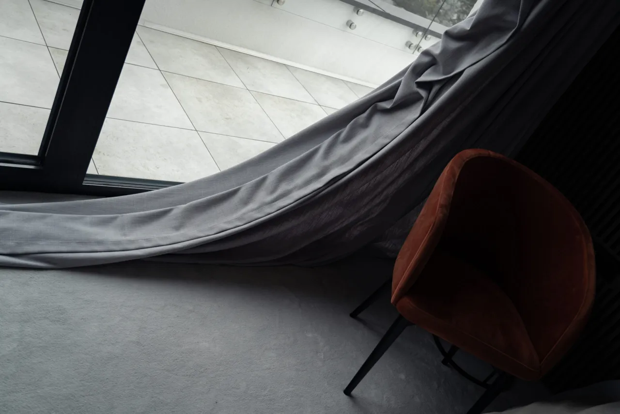 Zdjęcie Jakie długości zasłon leżących na podłodze są najlepsze?