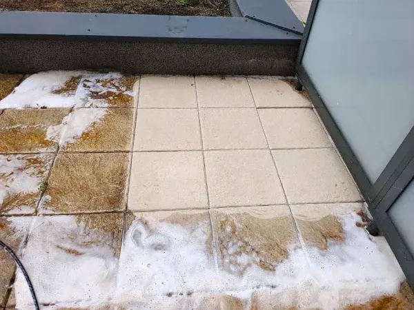 Zdjęcie Jak skutecznie wypełnić kostkę brukową i uniknąć problemów z trwałością