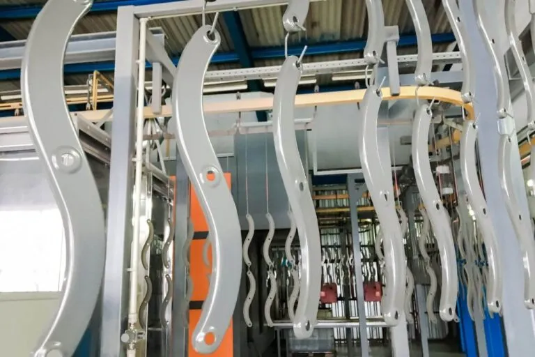 Zdjęcie Czy aluminium można malować proszkowo? Poznaj proces i jego korzyści