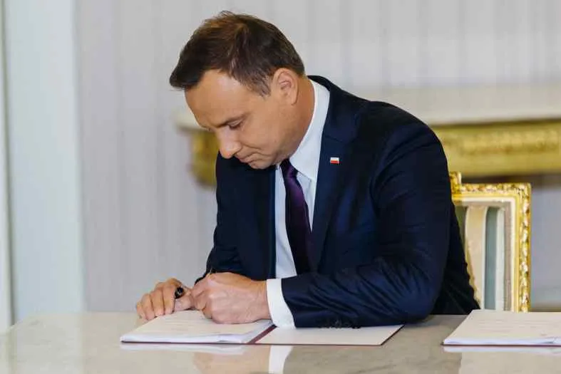 Zdjęcie Czy prezydent podpisał zmiany w kodeksie pracy? Kluczowe informacje o nowelizacji
