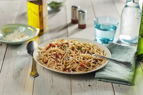 Zdjęcie Proste i smaczne spaghetti ze śmietaną – przepisy z różnymi dodatkami