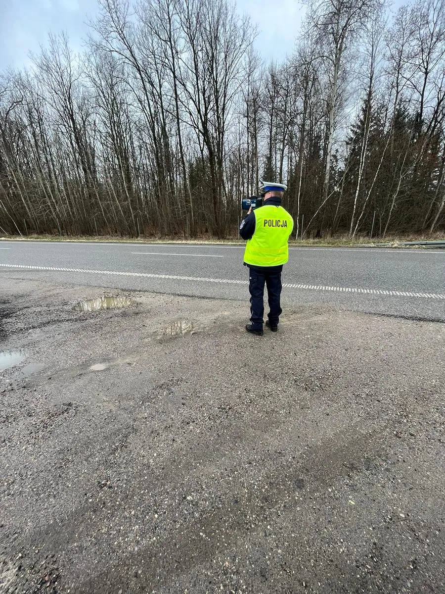 Zdjęcie Na ile zabierają prawo jazdy za prędkość? Poznaj konsekwencje!