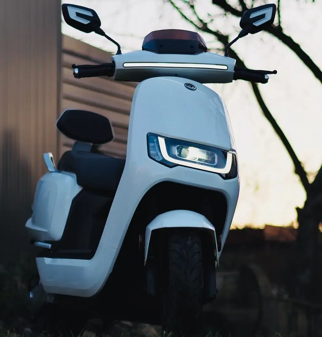 Zdjęcie Czy motorowerem można jeździć bez prawa jazdy? Sprawdź zasady i wyjątki