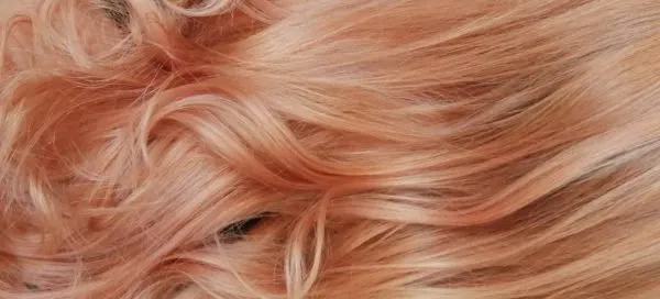 Zdjęcie O czym jest książka truskawkowy blond? Poznaj jej fascynującą fabułę