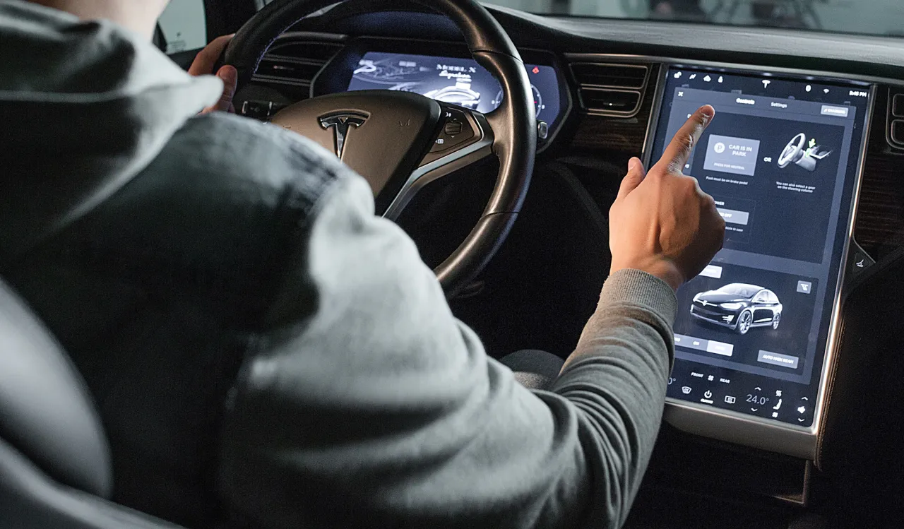 Zdjęcie Ile kosztuje samochód Tesla? Ceny modeli i ważne szczegóły