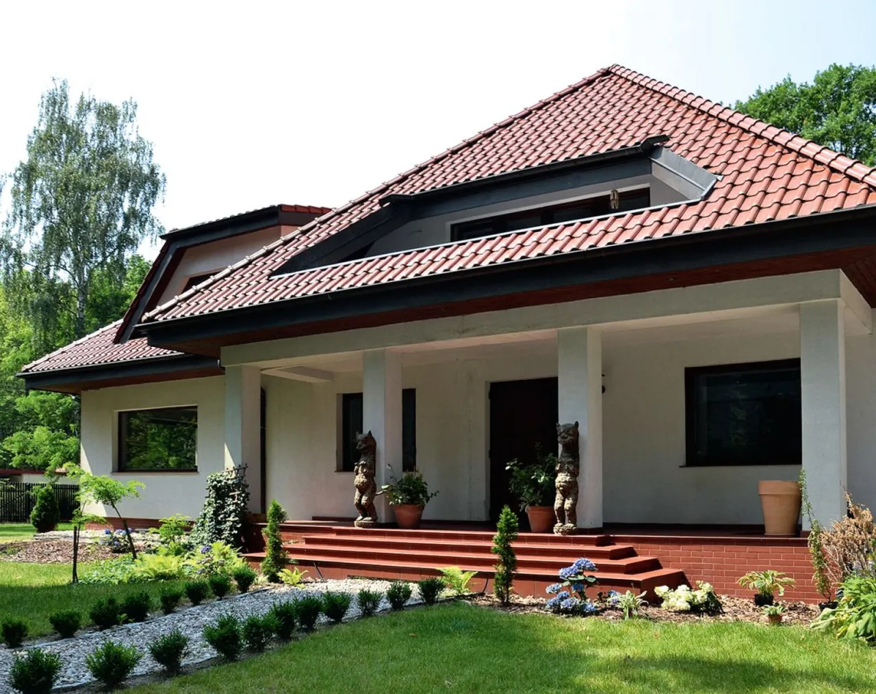 Zdjęcie Ile kosztuje dom samotnej matki? Sprawdź, co musisz wiedzieć!