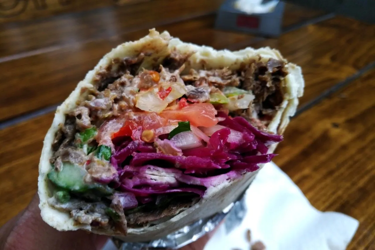 Zdjęcie Kraftowy kebab – co to jest i dlaczego warto go spróbować?