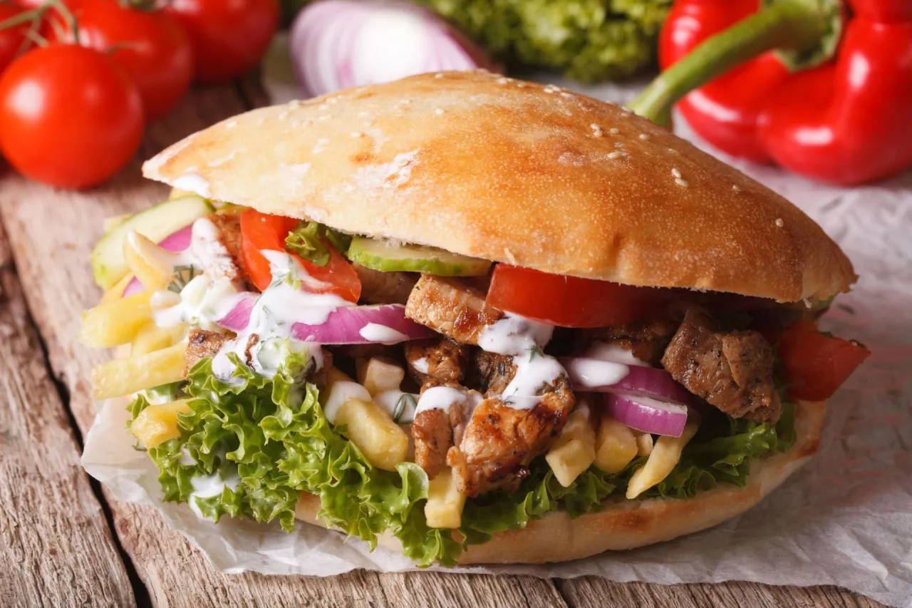 Zdjęcie Ile gram mięsa w kebabie? Zaskakujące różnice w ilości!