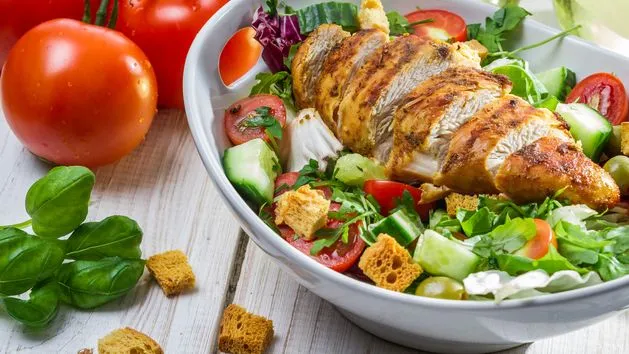 Zdjęcie Ile kalorii ma pieczona pierś z kurczaka? Zaskakujące wartości odżywcze