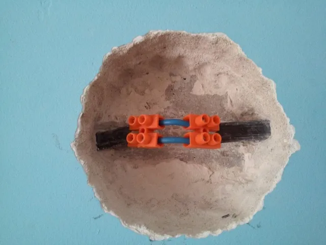 Zdjęcie Jak połączyć przecięty kabel w ścianie bez ryzyka i błędów