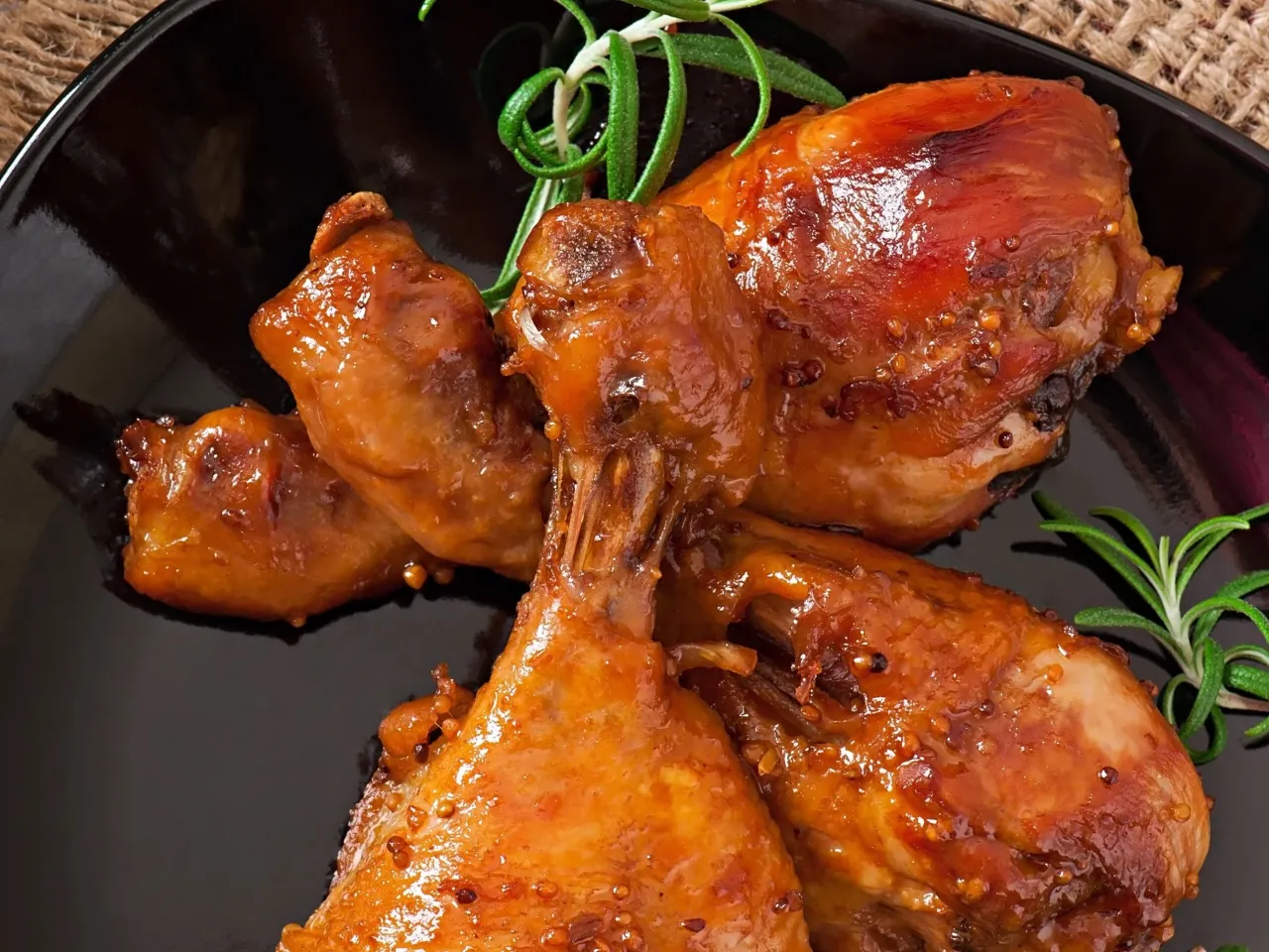 Zdjęcie Co zrobić z mięsa z udka kurczaka? 10 pysznych przepisów na dania