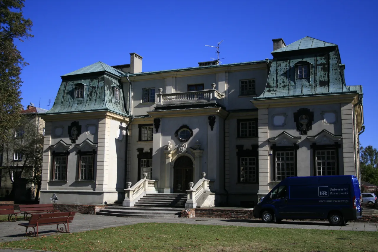 Zdjęcie Letni pałac Lubomirskich w Rzeszowie - historia, architektura i atrakcje
