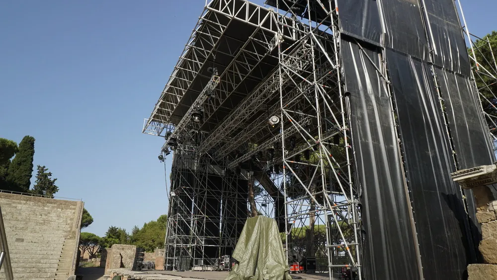 Zdjęcie Rusztowanie 100m2: Kupić czy Wynająć? Analiza Kosztów i Bezpieczeństwa