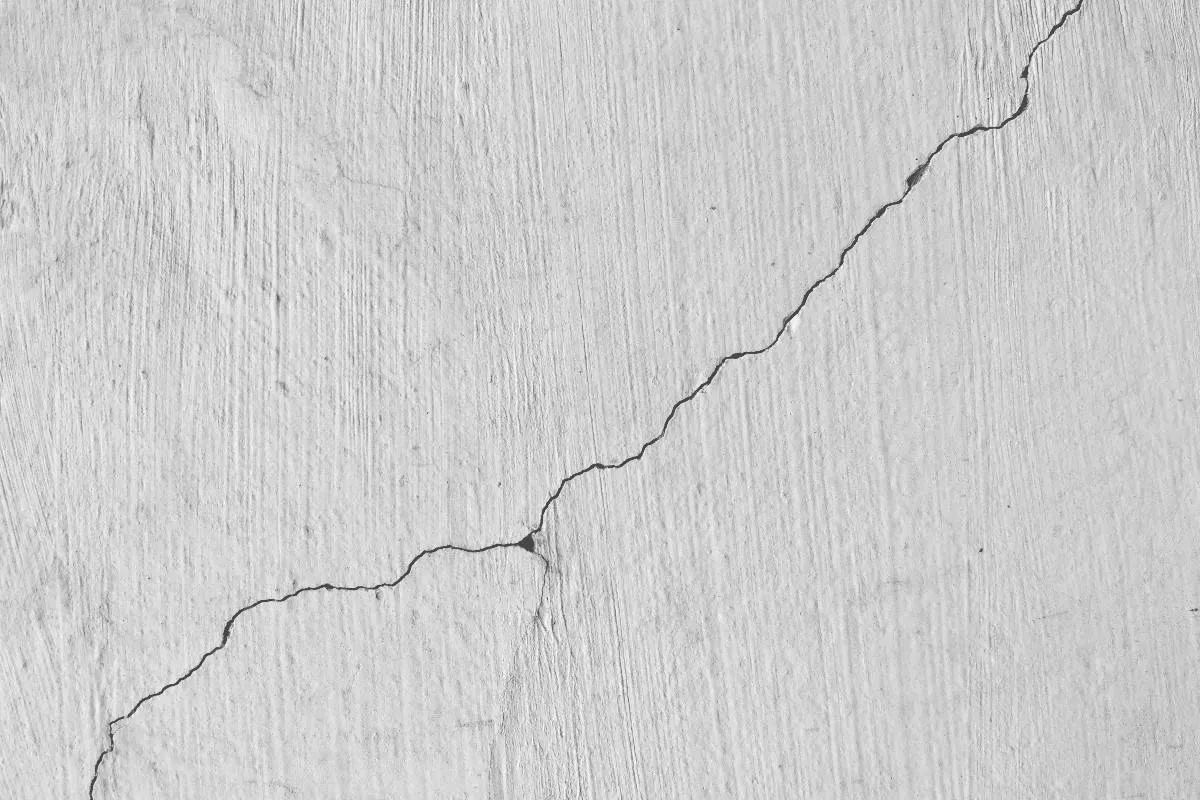 pęknięcia ścian w nowym budownictwie