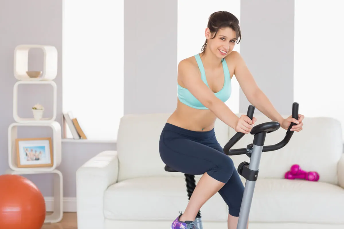 różne ćwiczenia kardio, bieganie, rower, pływanie, orbitrek