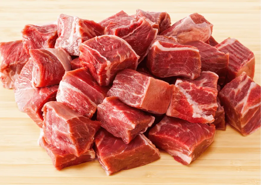 Różne rodzaje mięsa dla psa: wołowina, drób, jagnięcina
