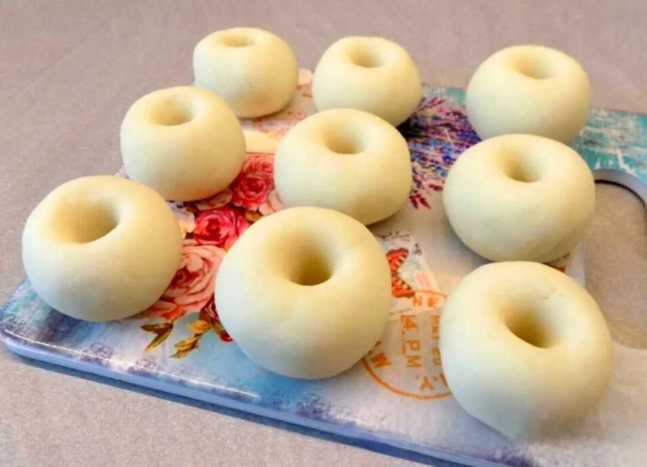 Składniki na kluski śląskie: ziemniaki, mąka ziemniaczana, jajko