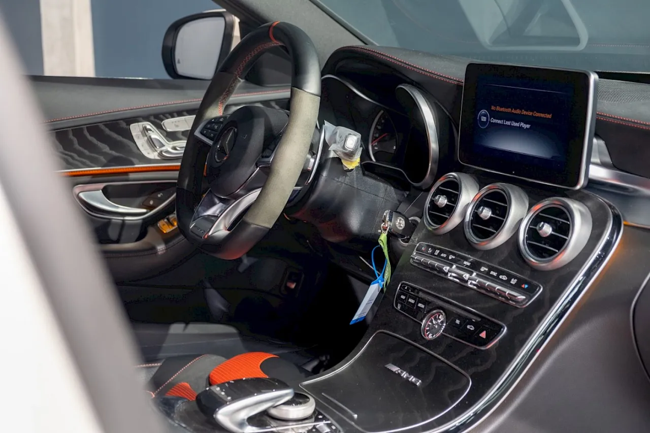 Mercedes C Klasa W205 wnętrze po liftingu