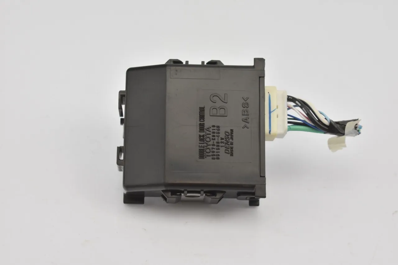 Moduł sterowania centralnym zamkiem Toyota Yaris. Sprawdź, centralny zamek Toyota Yaris ile kosztuje, gdy potrzebujesz wymiany tego elementu.