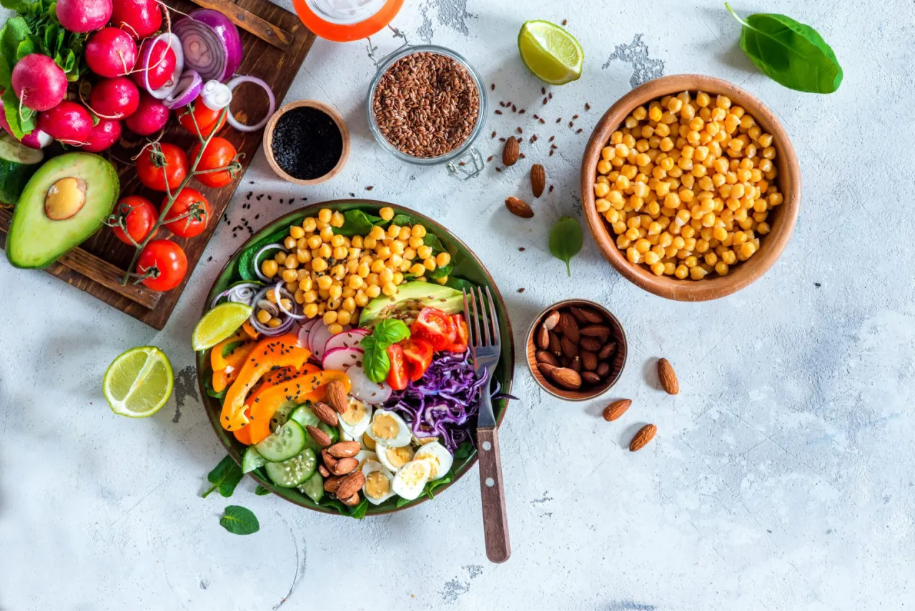 diff&eacute;rents types de salad bowls color&eacute;s