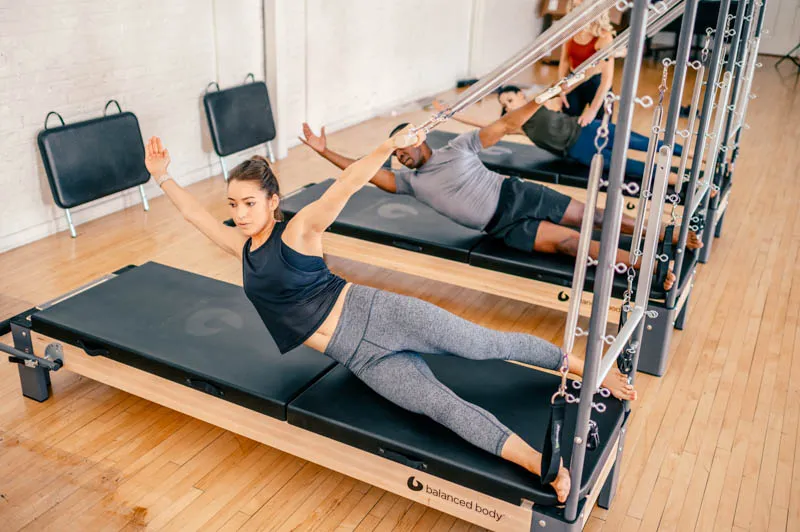 pilates na macie i pilates na reformerze