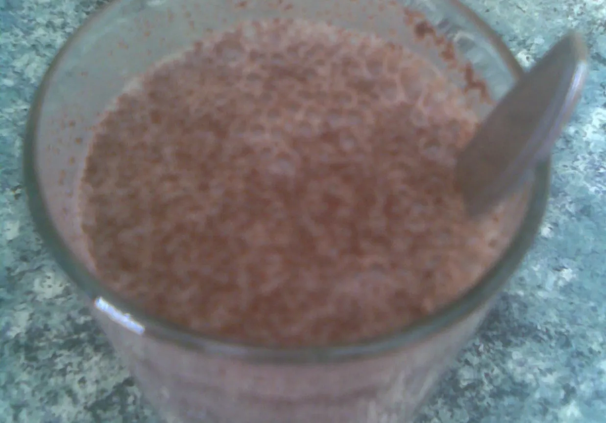 Grudki kakao w zimnym mleku