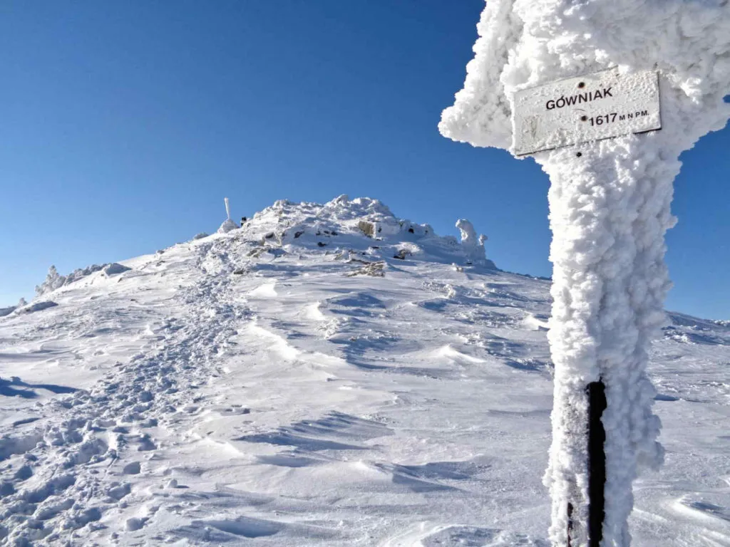Babia G&oacute;ra zimą szlak czerwony raczki czekan
