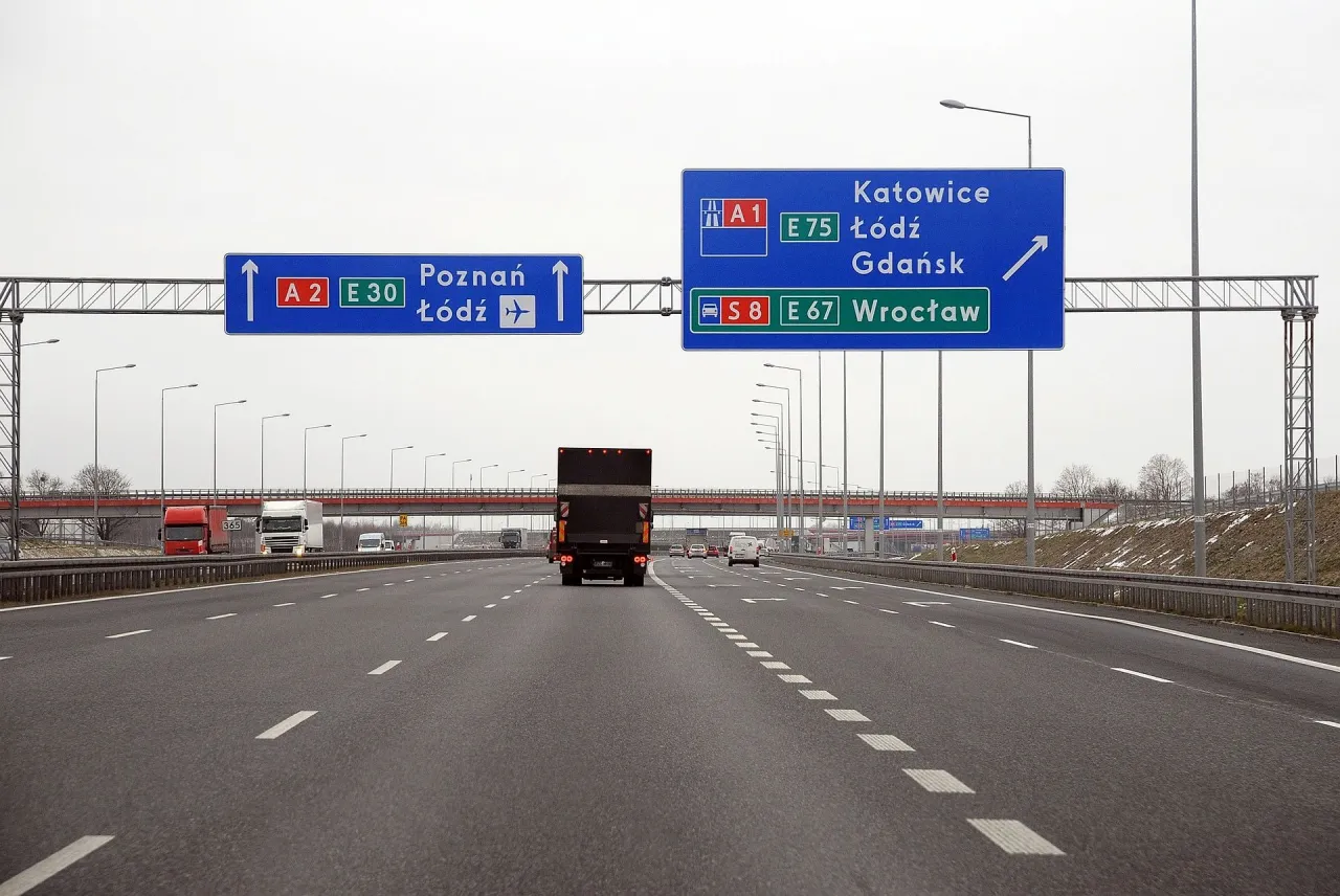 Znaki drogowe autostrada droga ekspresowa