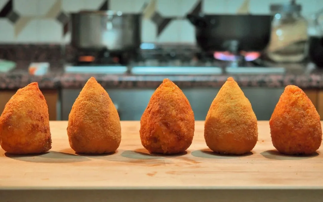 Sycylijskie arancini street food Taormina