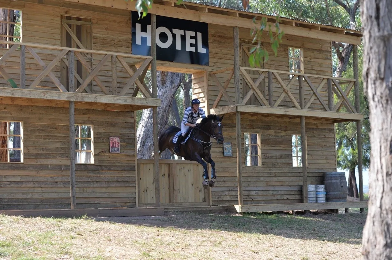 Bezpieczne przeszkody jeździeckie DIY