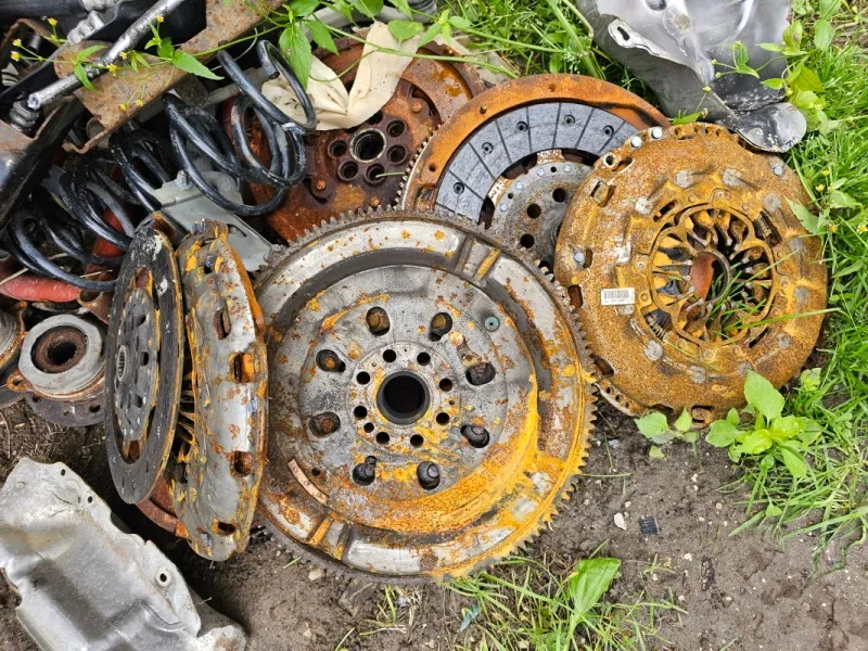 spalone sprzęgło objawy