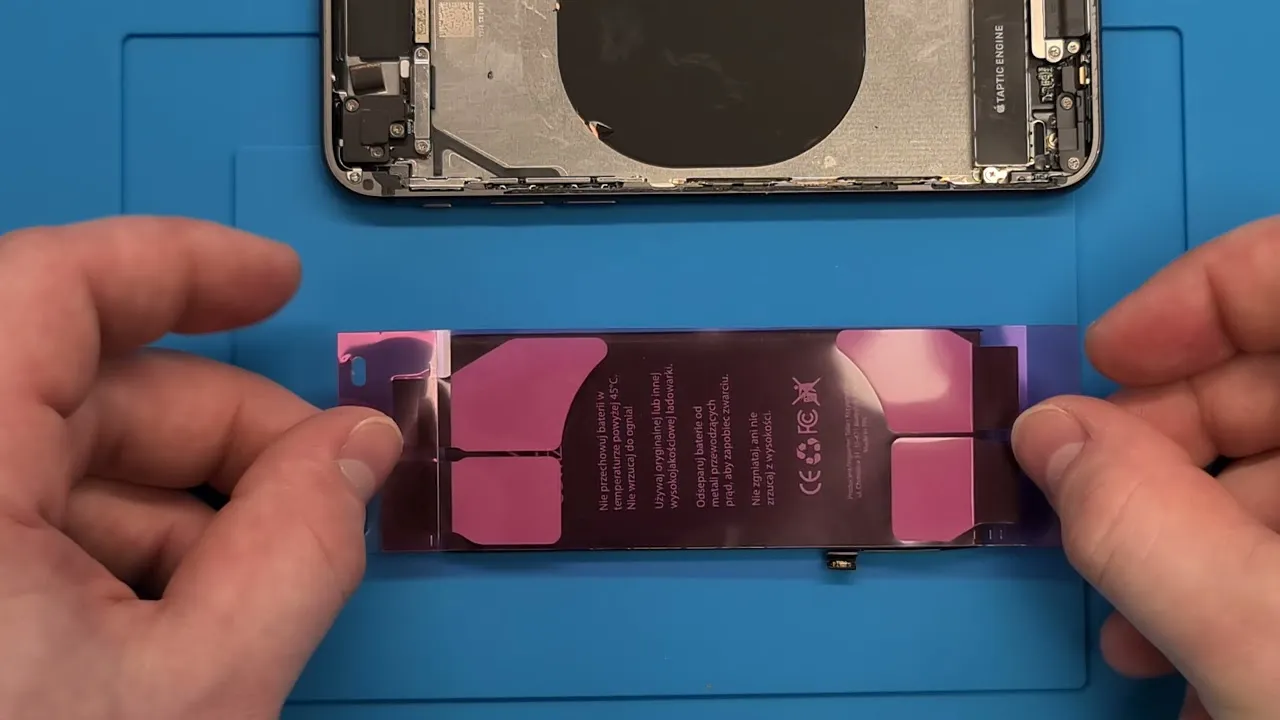 porównanie kosztów wymiany baterii iPhone 8