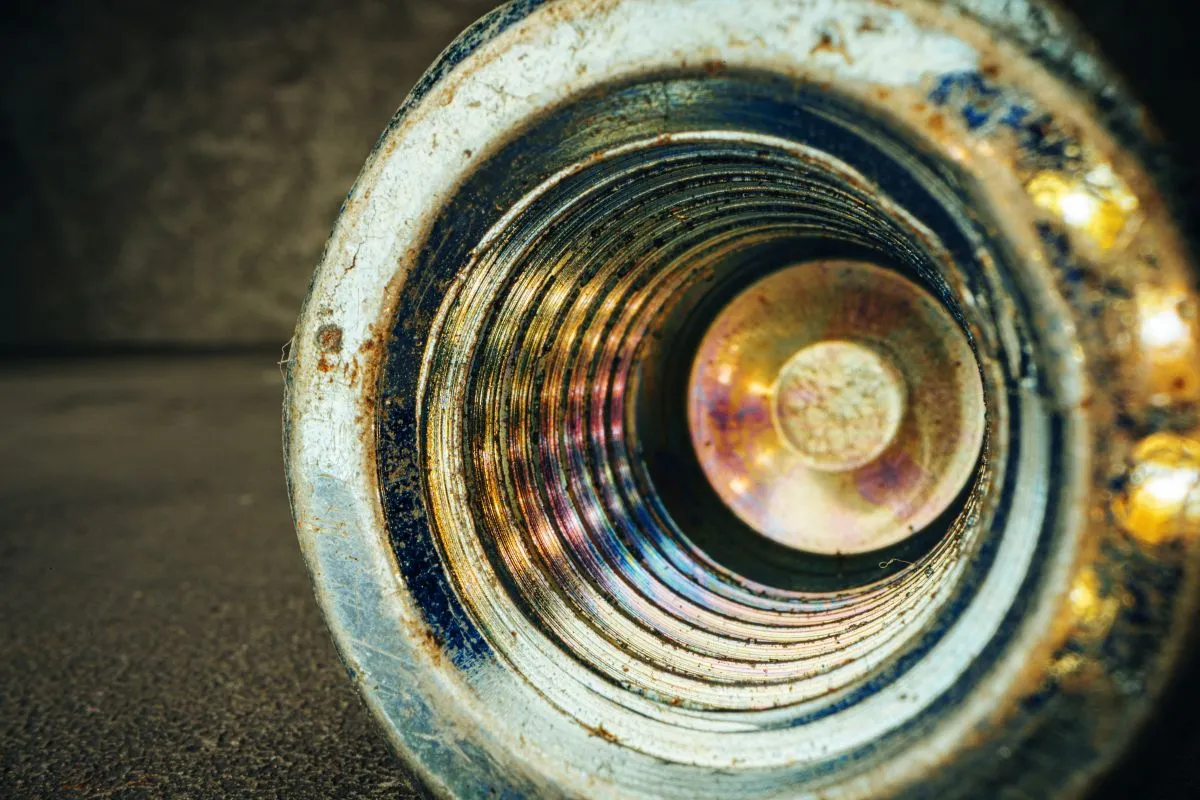 Naprawa gwintu w rurze