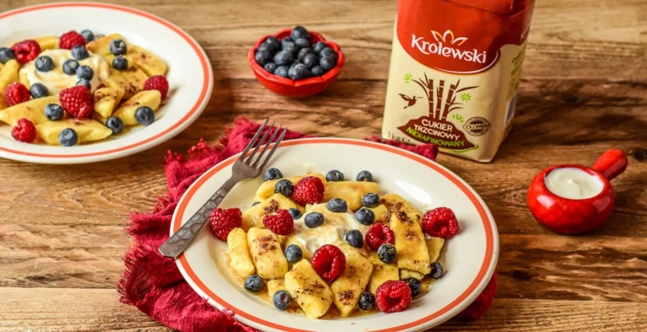 Kopytka z owocami sezonowymi