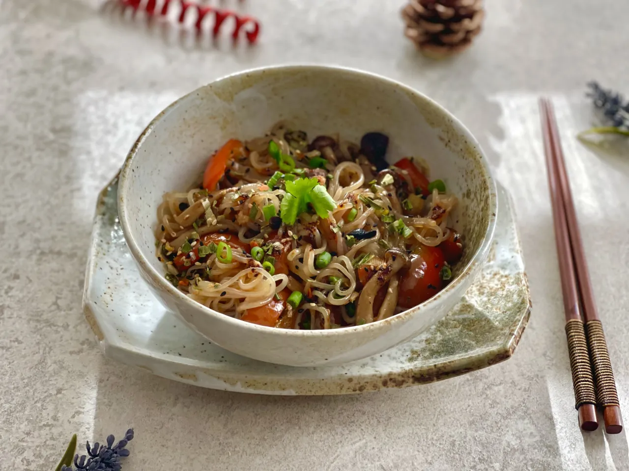 Wok asi&aacute;tico con fideos konjac y verduras
