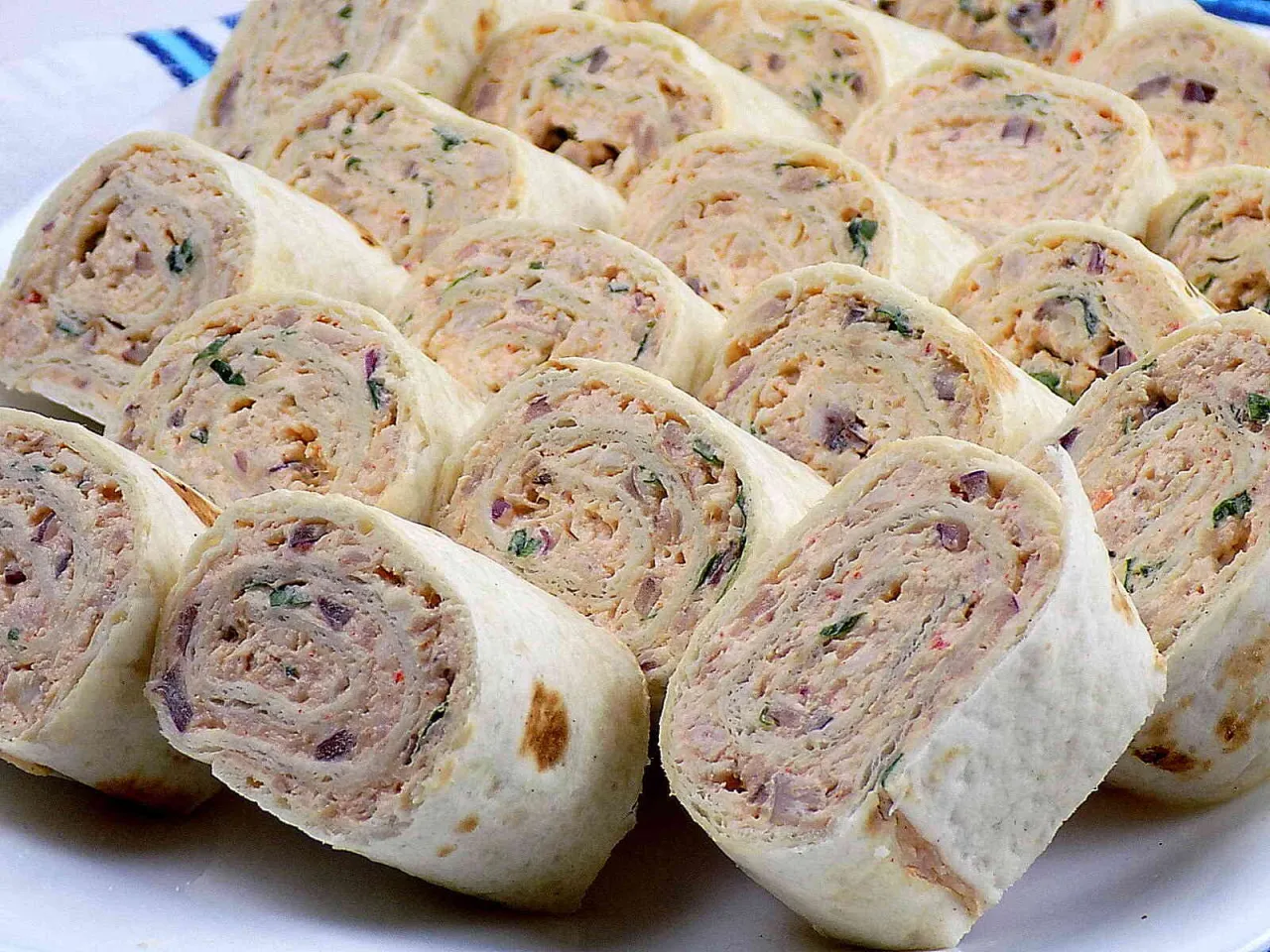 roladki z tortilli na zimno