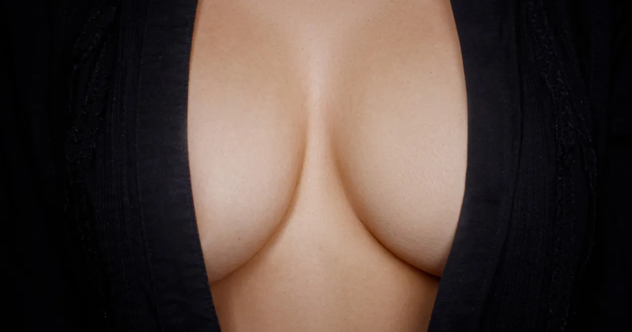 Ćwiczenia na podniesienie biustu infografika