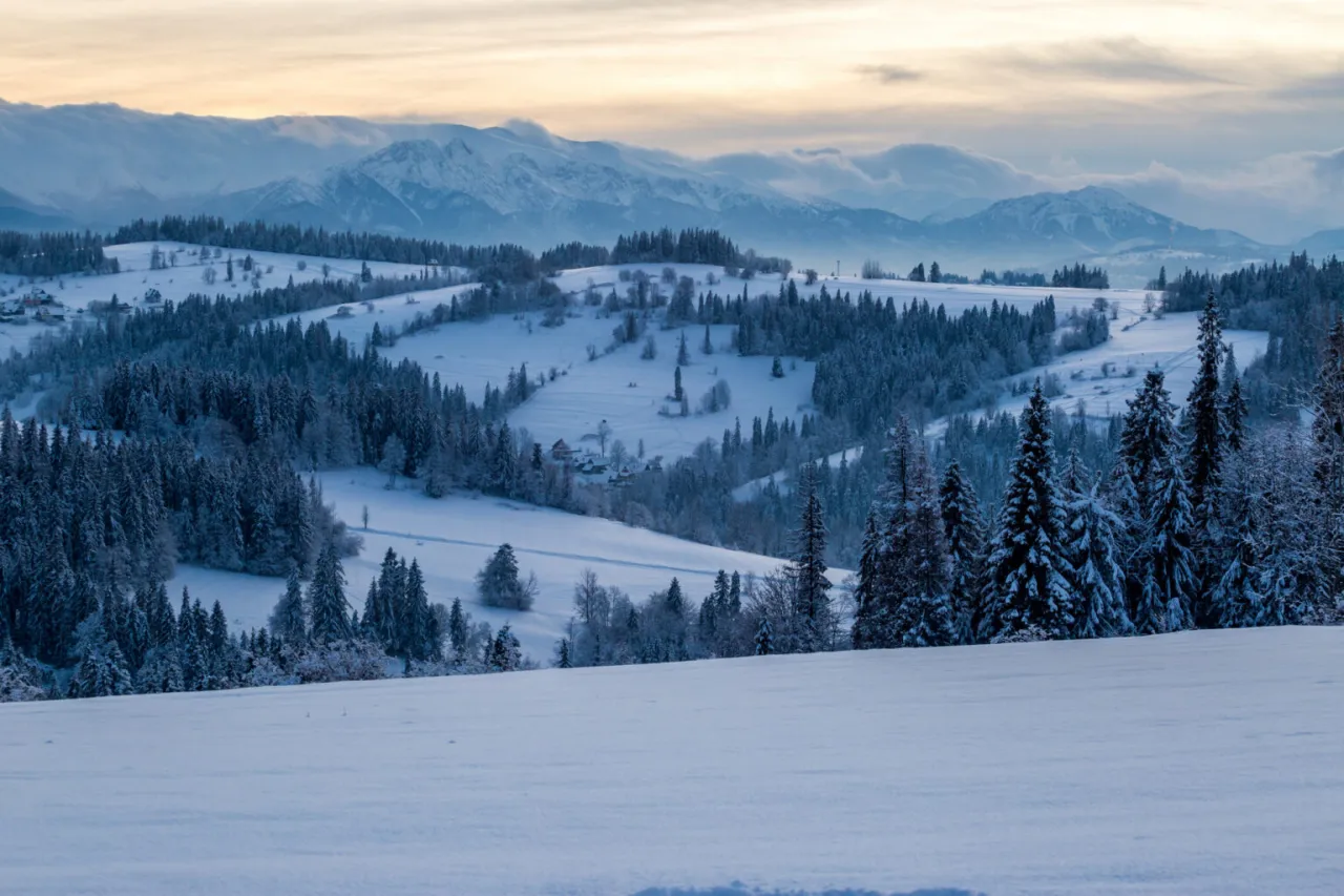 Białka Tatrzańska zimą i latem