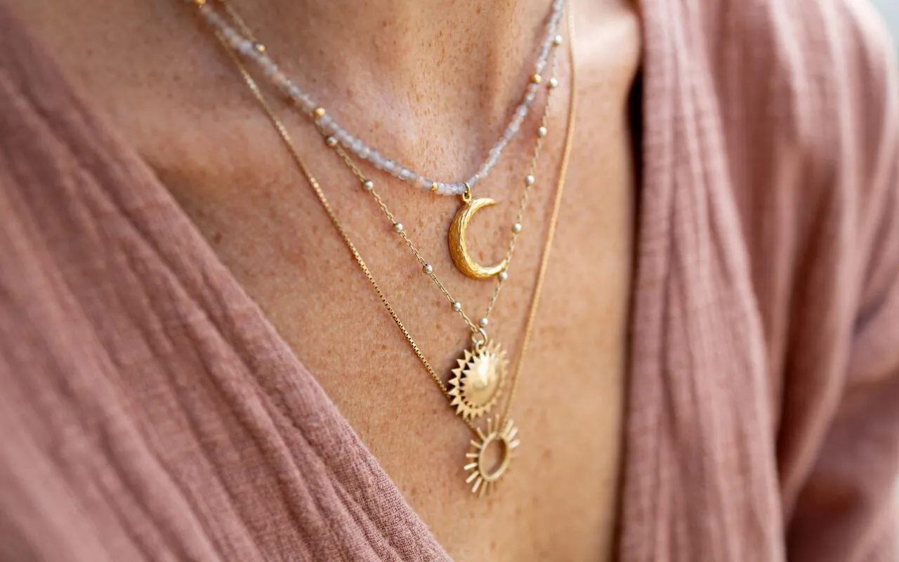 stylizacje naszyjnik odwr&oacute;cony księżyc kamienie