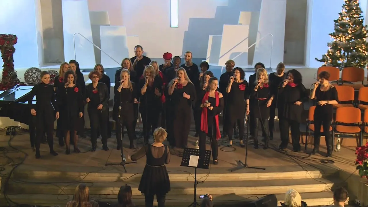 ch&oacute;r gospel śpiewający kolędy