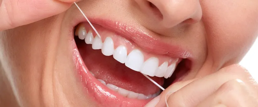 prawidłowe szczotkowanie zęb&oacute;w i nitkowanie