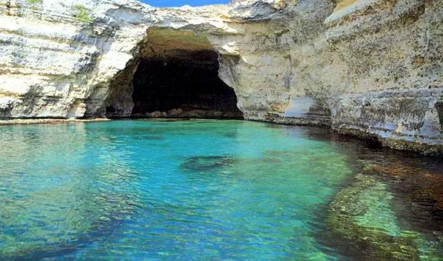 Salento costa adriatica scogliere grotte Otranto