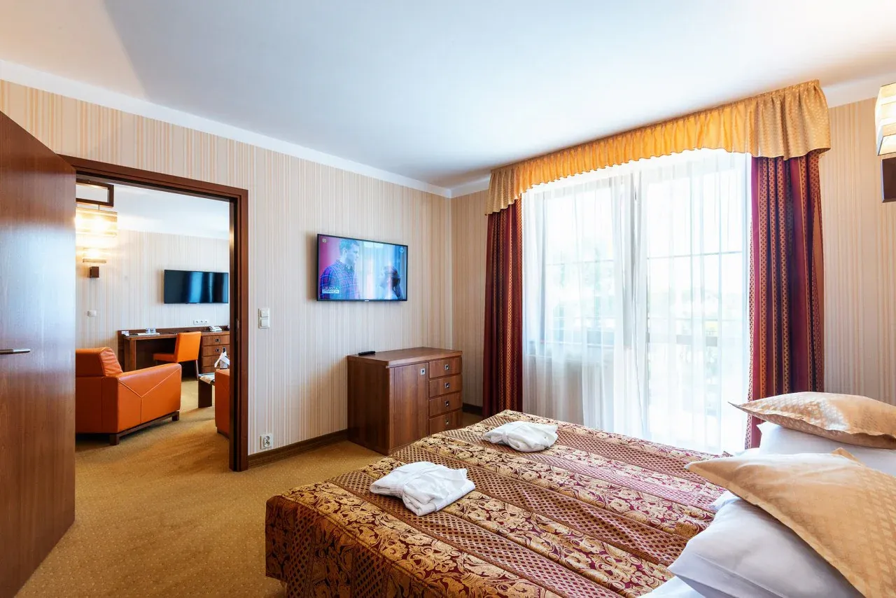 Dworek Morski Mielno pok&oacute;j de lux wnętrze