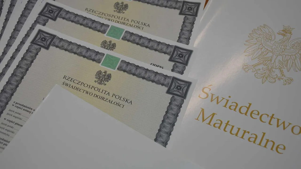 Zdjęcie Ile kosztuje odpis świadectwa maturalnego? Sprawdź, zanim zapłacisz