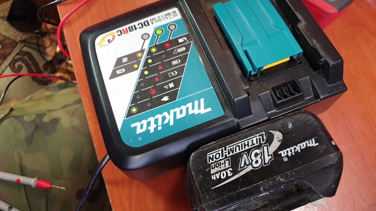 Czyszczenie styk&oacute;w akumulatora Makita