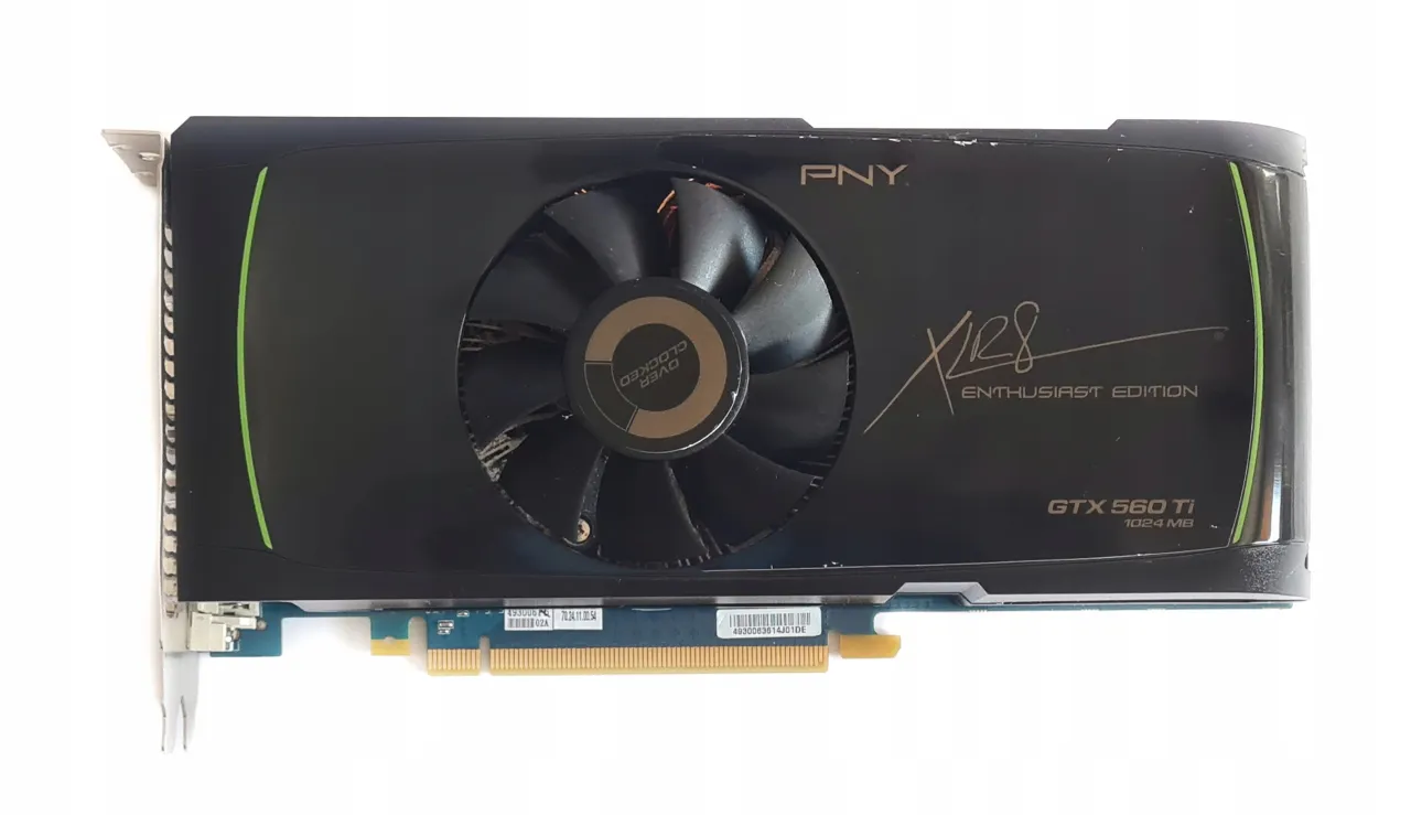 Karta graficzna PNY GTX 560 Ti z wentylatorem i zielonymi akcentami.