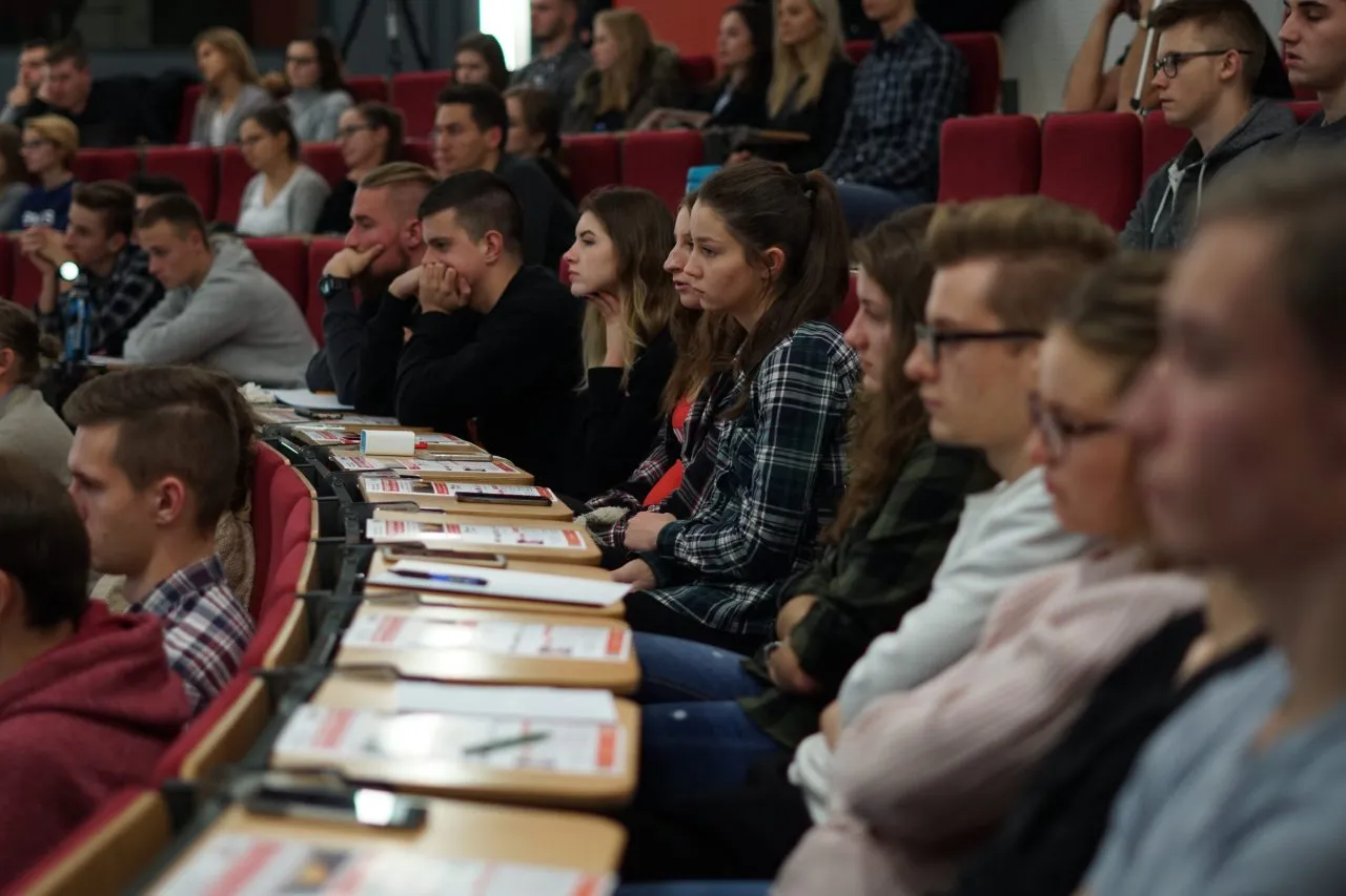 osoba ucząca się logistyki, student logistyki, kurs na spedytora