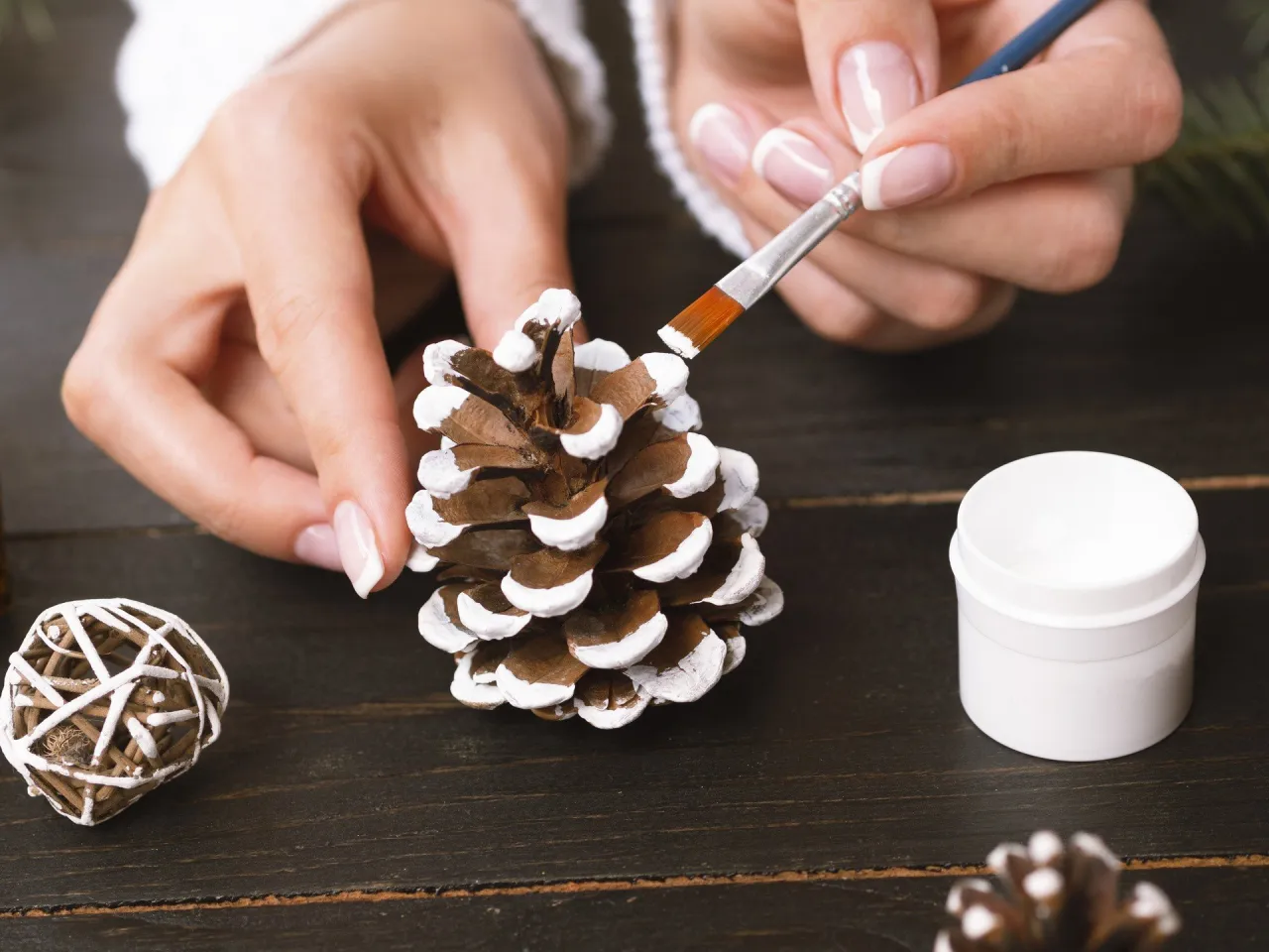 materiały do ozd&oacute;b z szyszek, narzędzia DIY