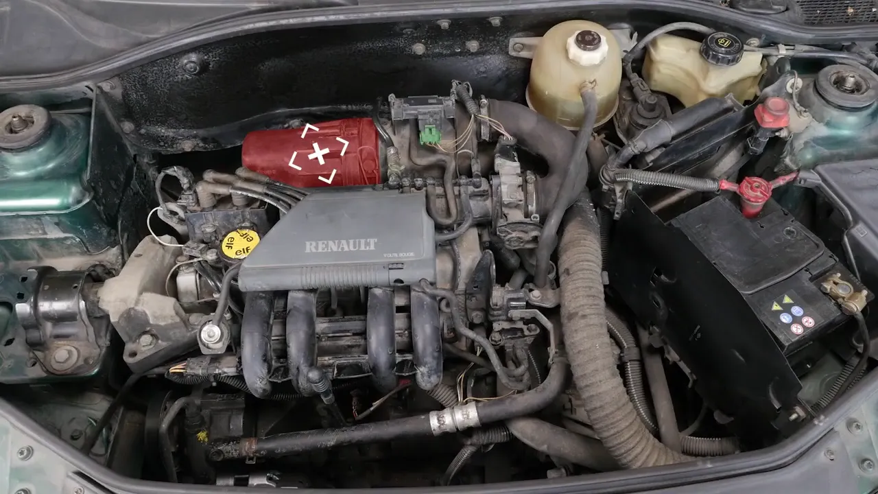 moteur Clio 2 1.2 16V avec emplacement filtre &agrave; air