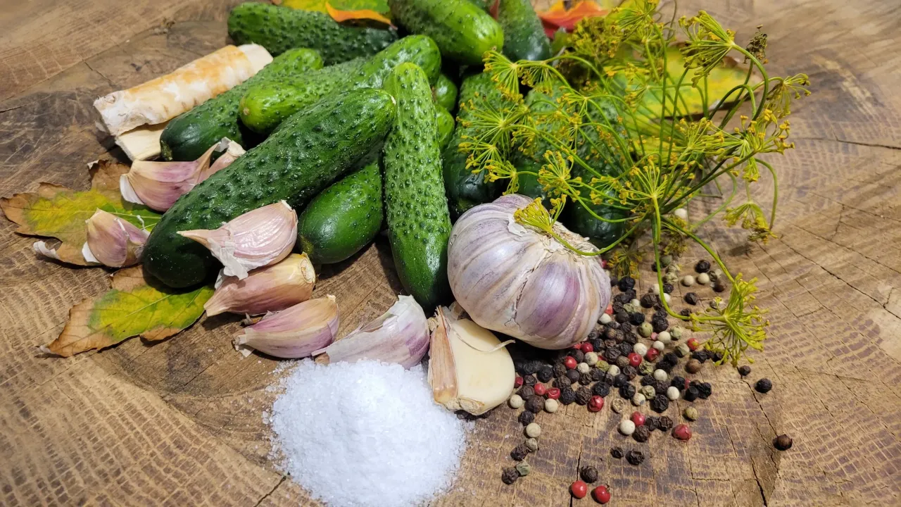 składniki do ogórków kiszonych